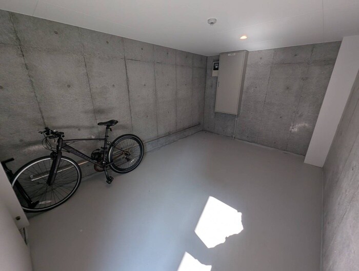 物件外観写真4　(駐輪場)