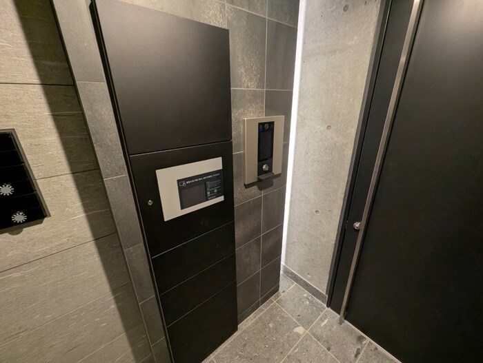 物件外観写真5　(エントランス部分)