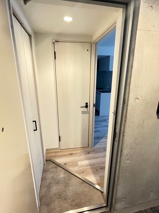 物件内観写真6　(玄関)