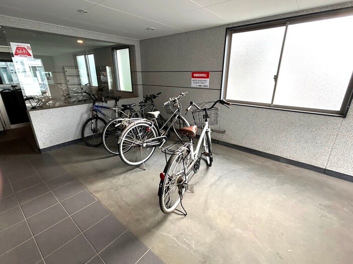 物件外観写真4　(駐輪場)