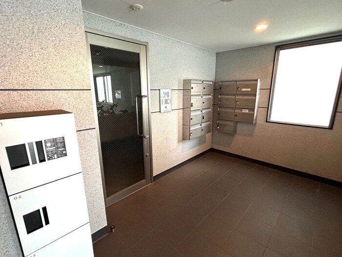 物件外観写真5　(エントランス部分)