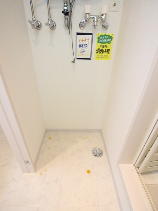 物件内観写真15　(洗濯機置場)