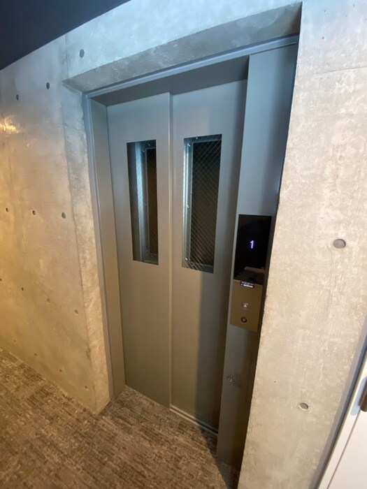 物件外観写真5　(エントランス部分)