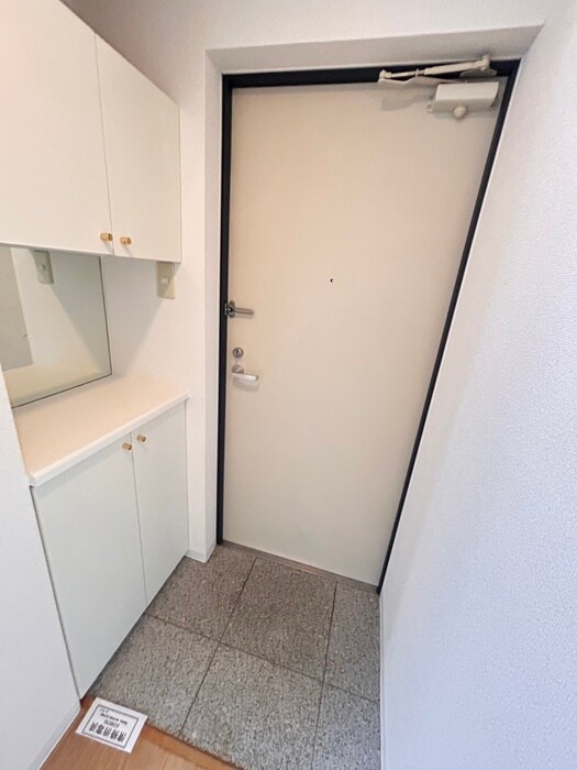 物件内観写真16　(玄関)