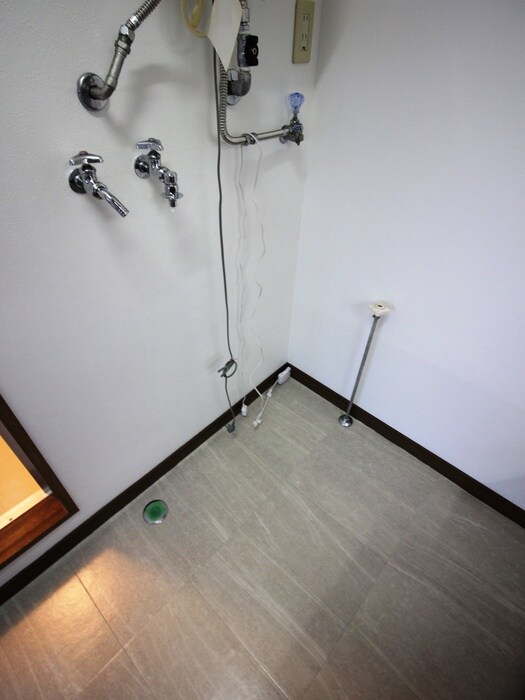 物件内観写真14　(洗濯機置場)