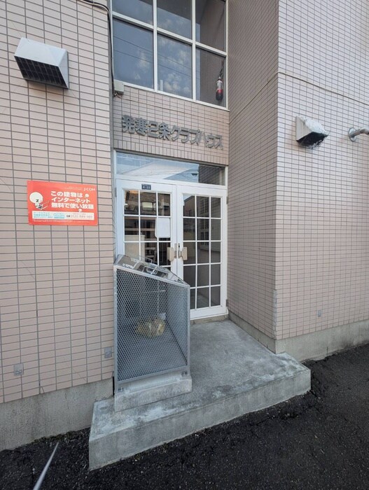 物件外観写真6　(エントランス部分)