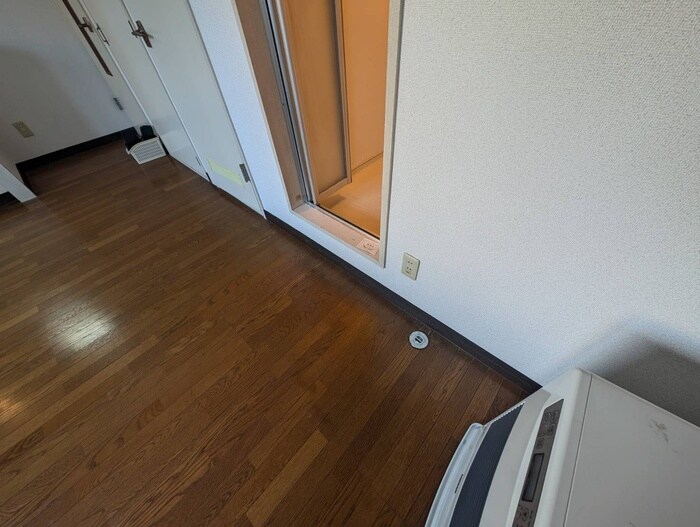 物件内観写真15　(洗濯機置場)