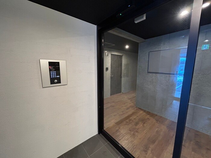 物件外観写真2　(エントランス部分)