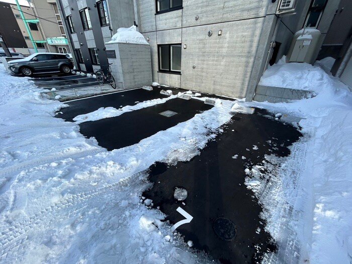 物件外観写真5　(駐車場)