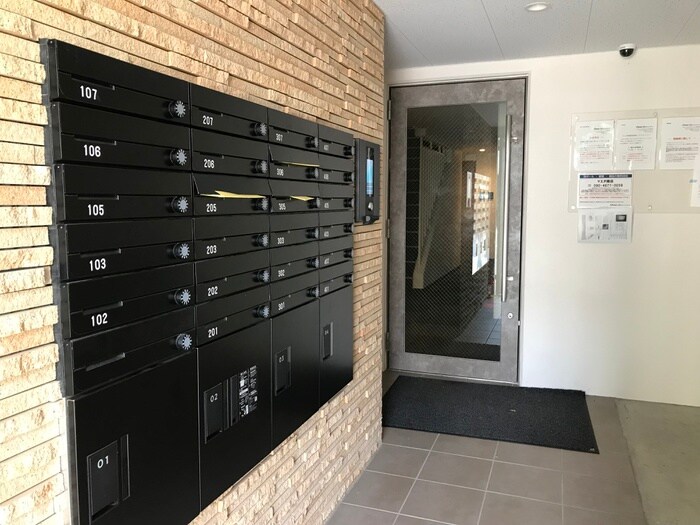 物件外観写真3　(エントランス部分)