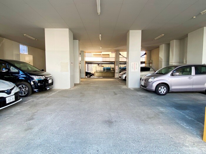 物件外観写真3　(駐車場)