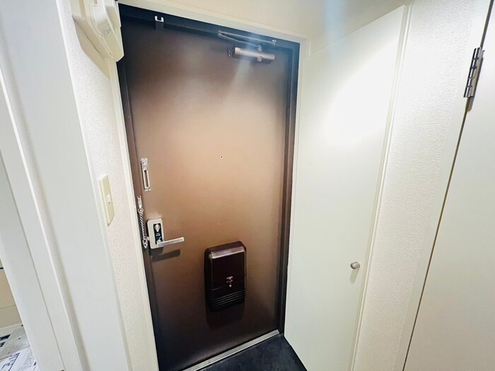 物件内観写真16　(玄関)