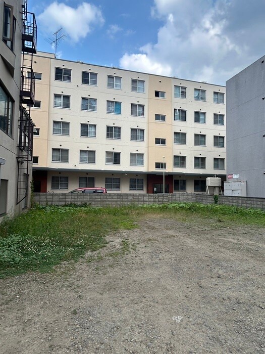 物件外観写真3　(駐車場)