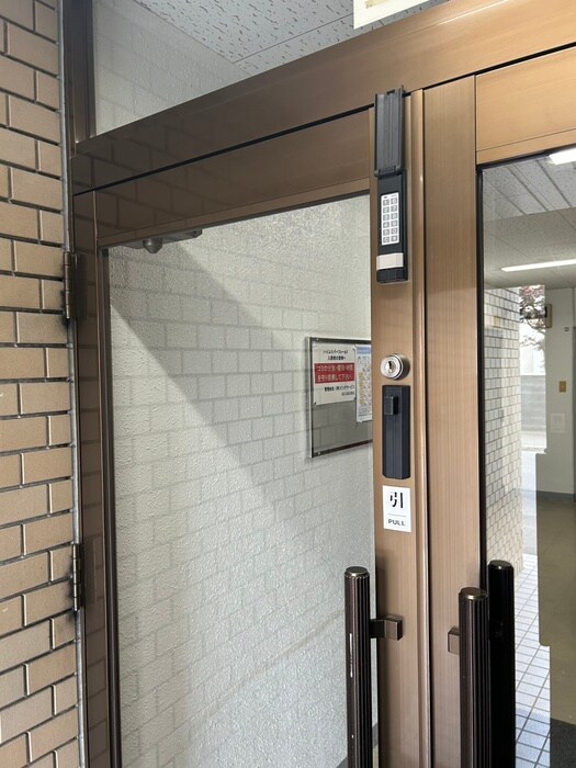 物件外観写真5　(エントランス部分)