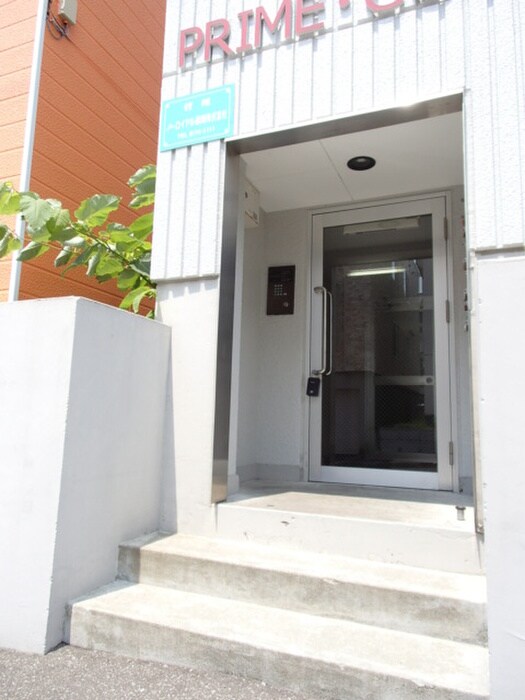 物件外観写真2　(エントランス部分)