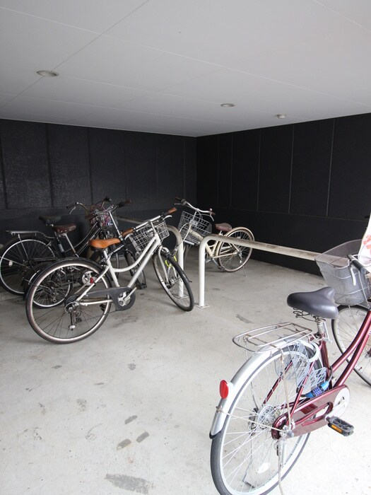 物件外観写真6　(駐輪場)