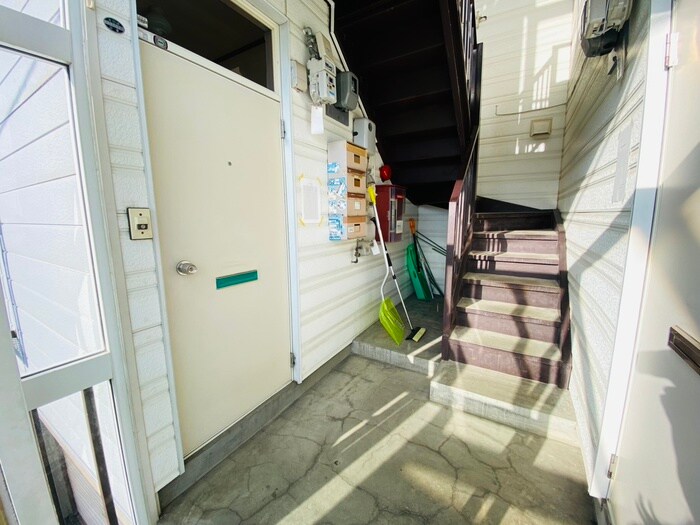 物件外観写真4　(エントランス部分)