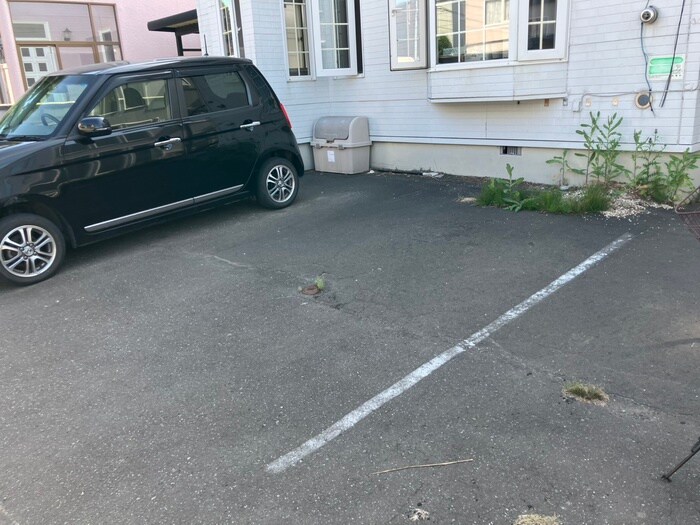 物件外観写真5　(駐車場)