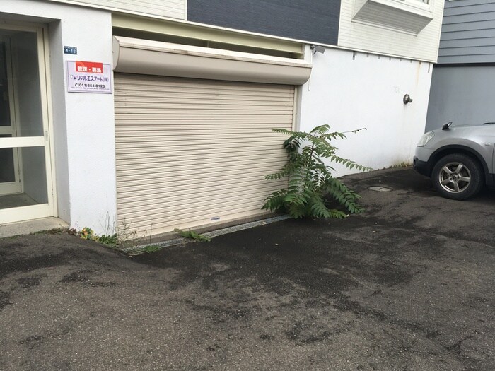 物件外観写真6　(駐車場)