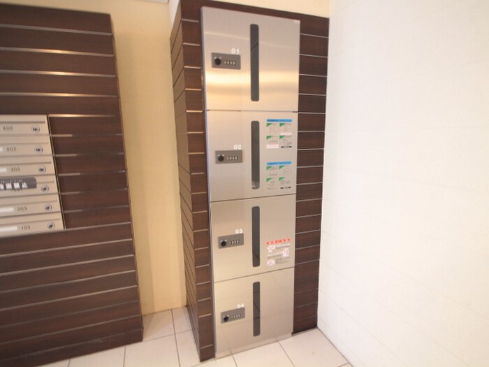 物件外観写真5　(エントランス部分)