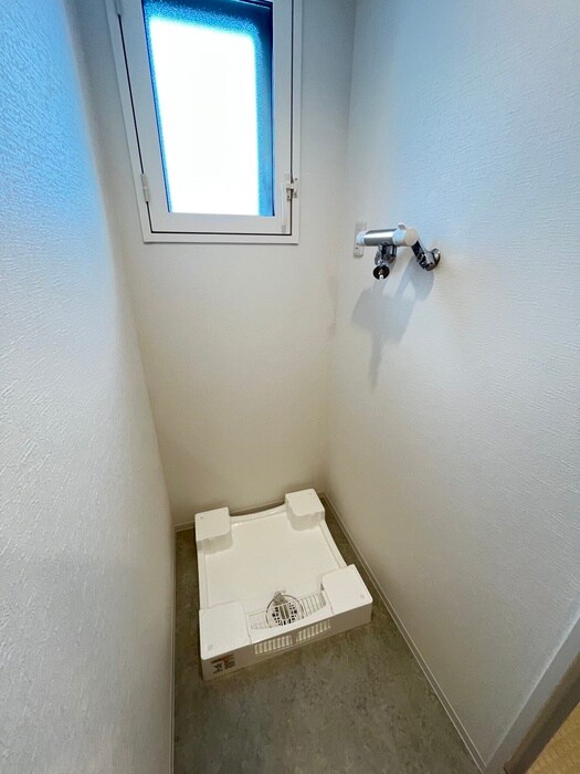 物件内観写真18　(洗濯機置場)