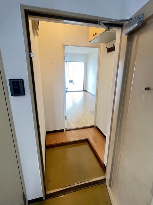 物件内観写真7　(玄関)