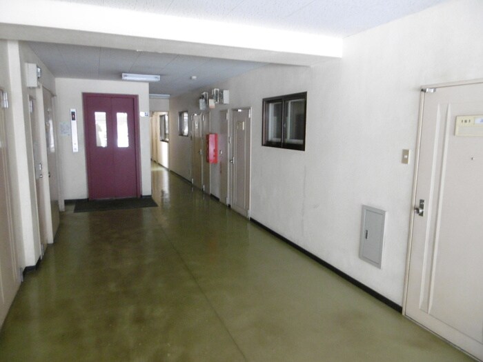 物件外観写真3　(エントランス部分)