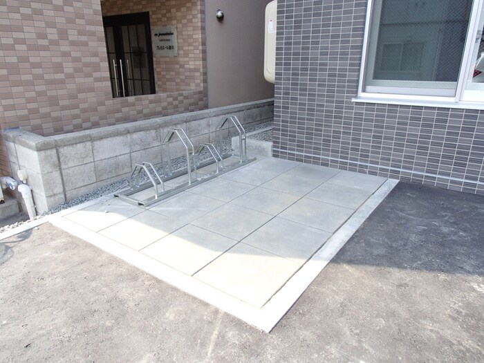 物件外観写真5　(駐輪場)