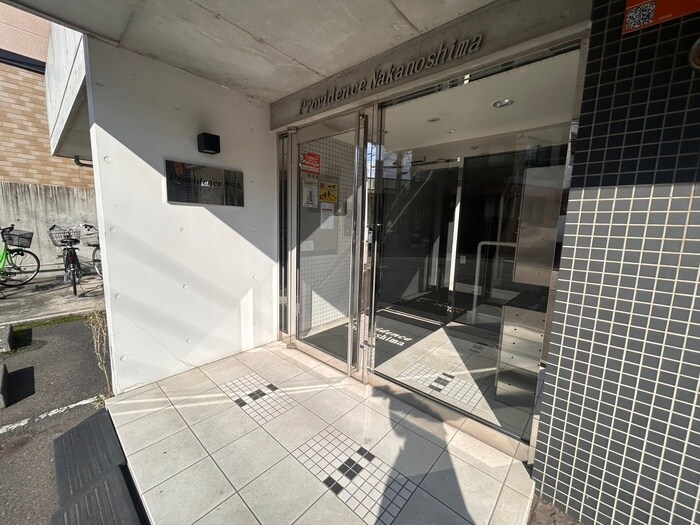 物件外観写真5　(エントランス部分)