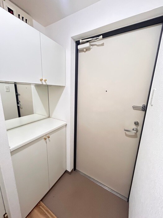 物件内観写真16　(玄関)