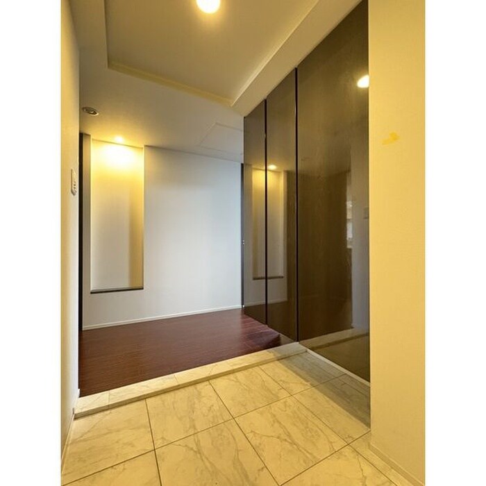 物件内観写真15　(玄関)