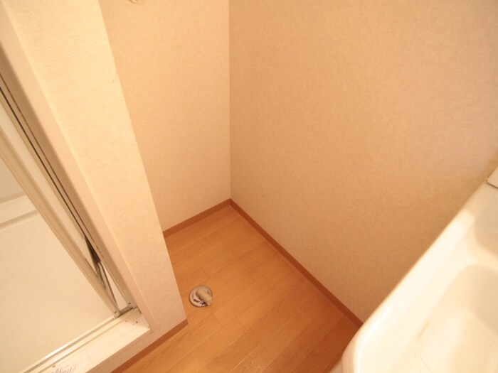 物件内観写真15　(洗濯機置場)