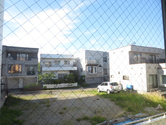 物件内観写真7　(室内からの展望)