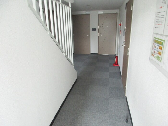 物件外観写真5　(エントランス部分)