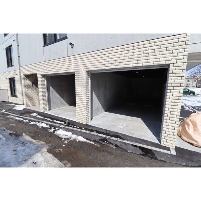 物件外観写真4　(駐車場)