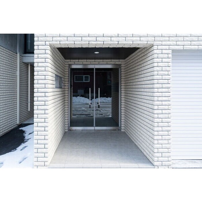 物件外観写真5　(エントランス部分)