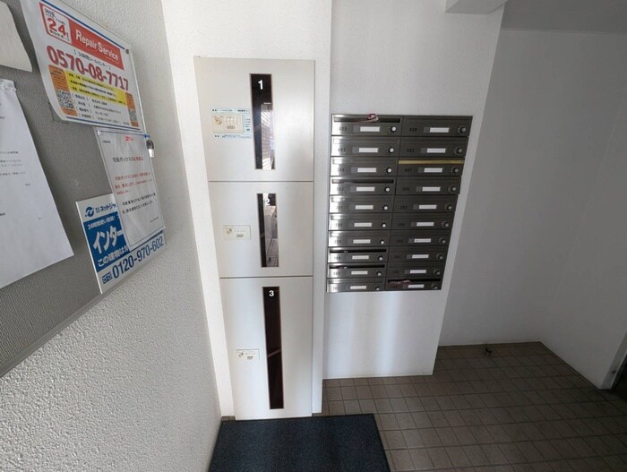 物件外観写真6　(エントランス部分)