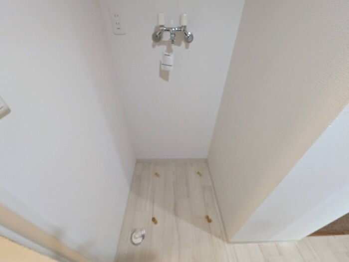 物件内観写真18　(洗濯機置場)