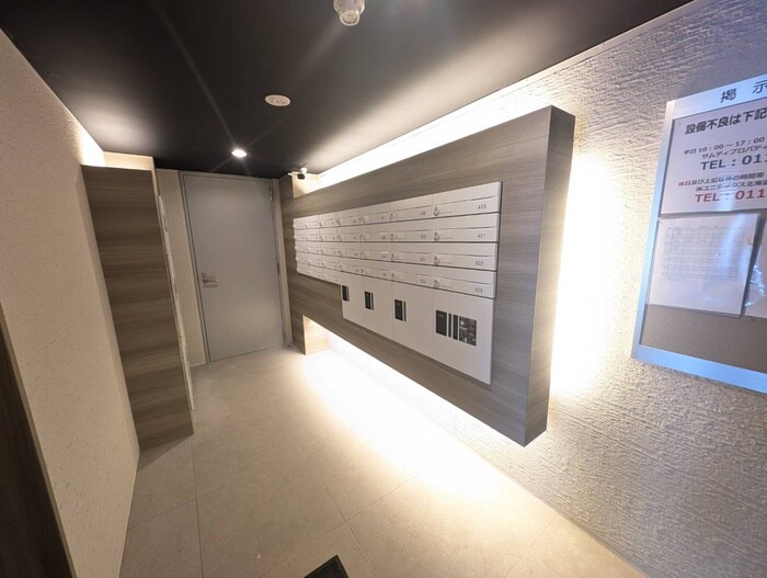 物件外観写真4　(エントランス部分)