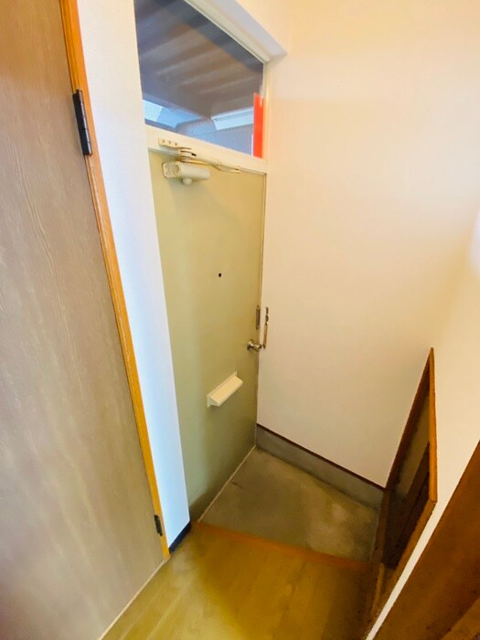 物件内観写真11　(玄関)