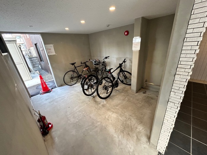 物件外観写真4　(駐輪場)