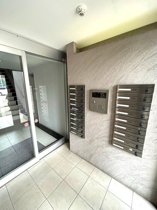 物件外観写真4　(エントランス部分)