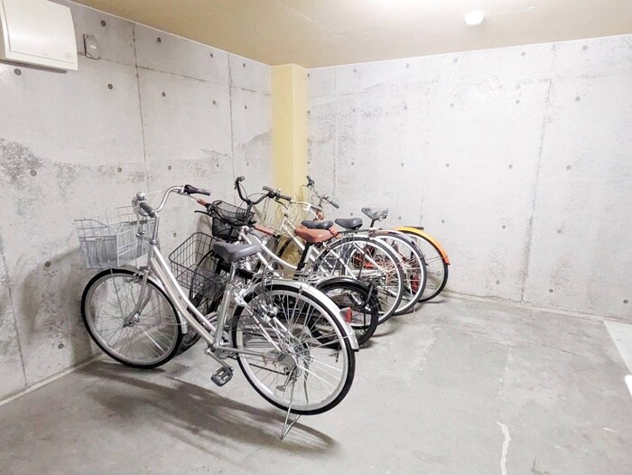 物件外観写真5　(駐輪場)