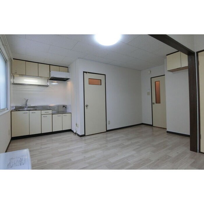 物件内観写真2　(居室)