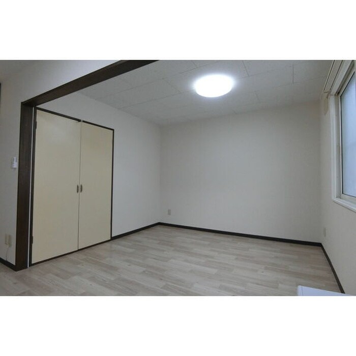 物件内観写真3　(居室)