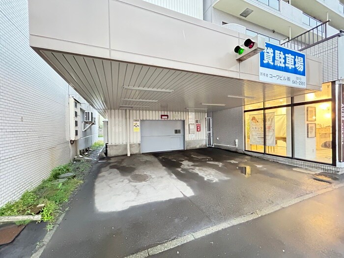 物件外観写真2　(駐車場)