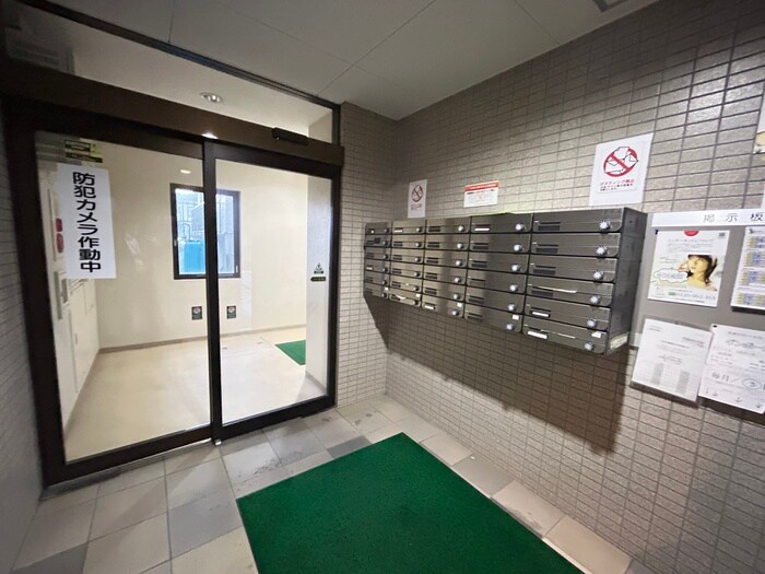 物件外観写真3　(エントランス部分)