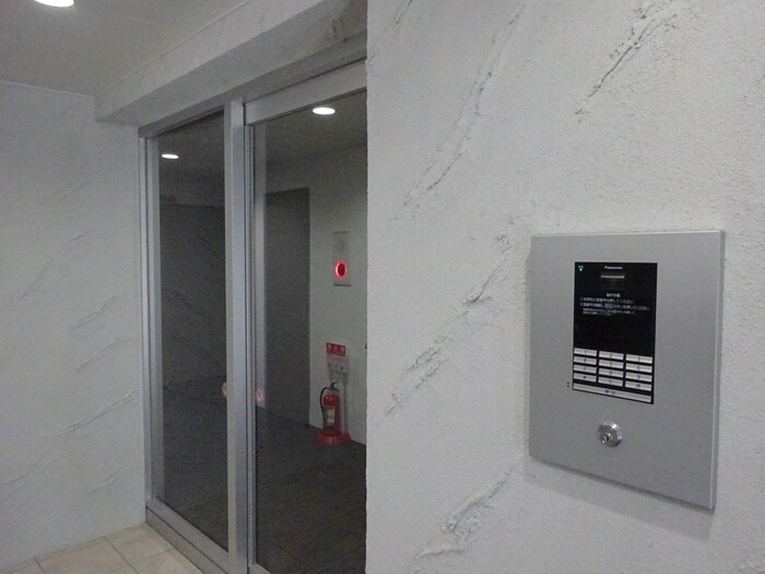 物件外観写真5　(エントランス部分)