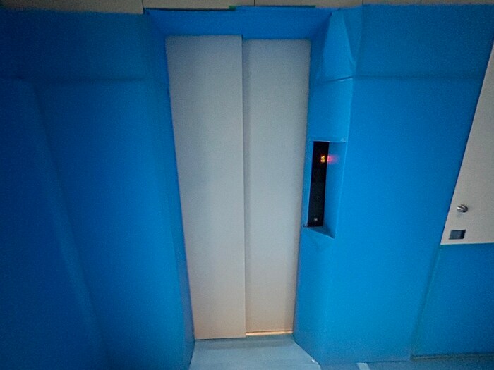 物件外観写真5　(エントランス部分)