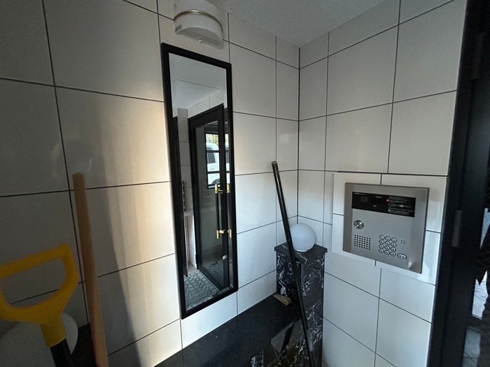 物件外観写真5　(エントランス部分)